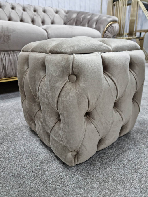 square, footstool, pouffe, chesterfield, small seating, beautiful, livingroom, bespoke, madetoorder
