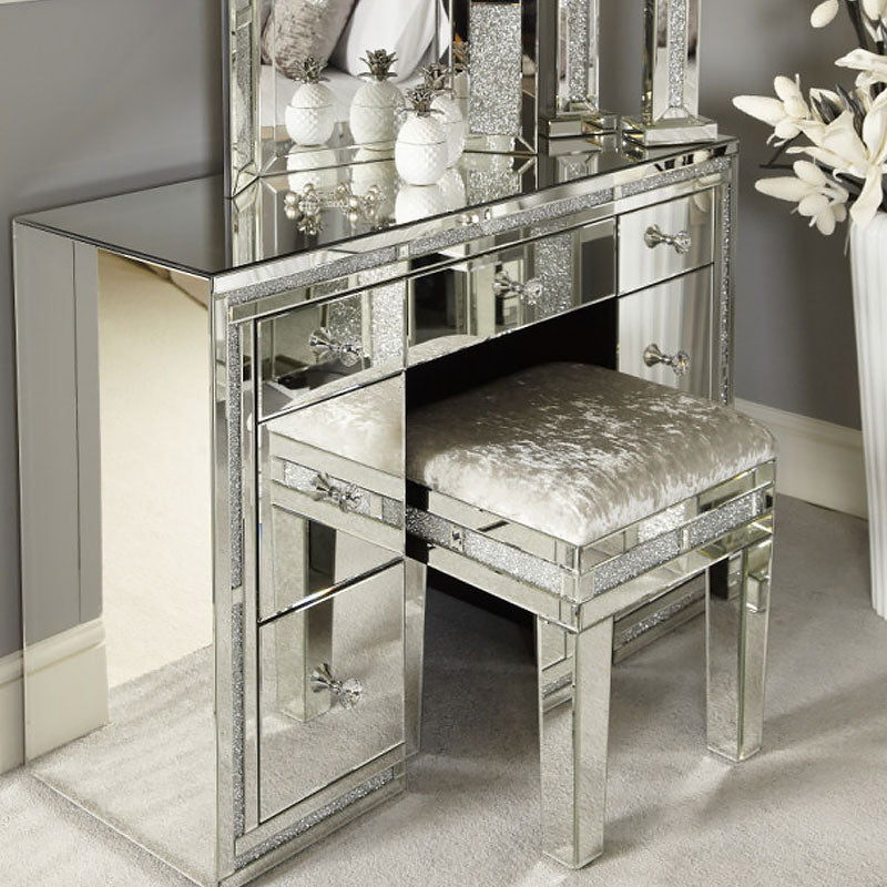 MIRRORED FURNITURE