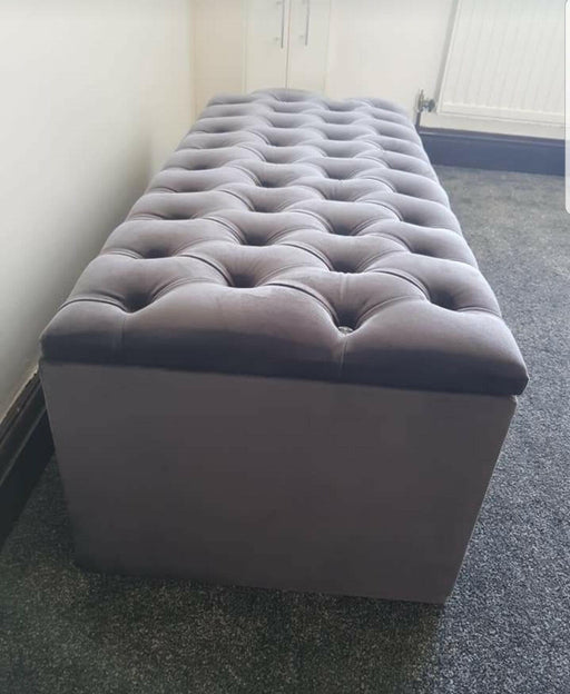 Chesterfield Plush Velvet Ottoman Box
