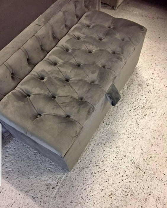 Chesterfield Plush Velvet Ottoman Box