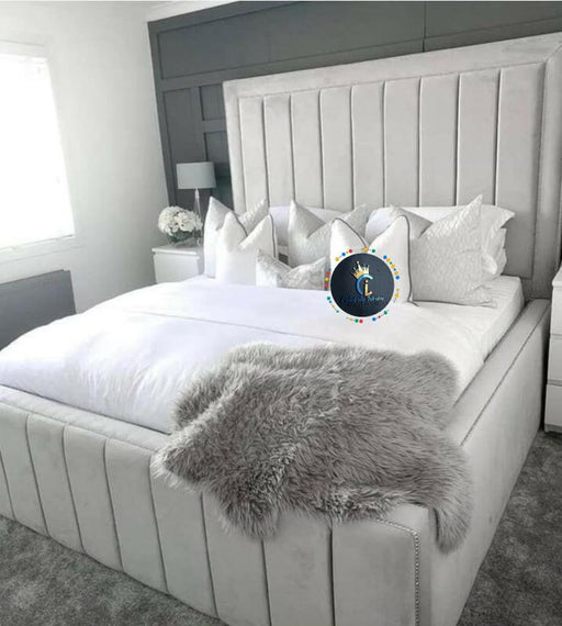 Amelia bedstead in plush velvet