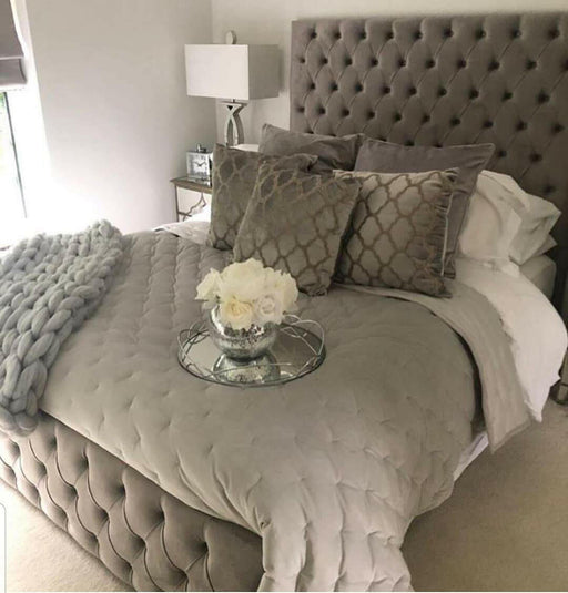 MAJESTIC BEDFRAME IN PLUSH VELVET
