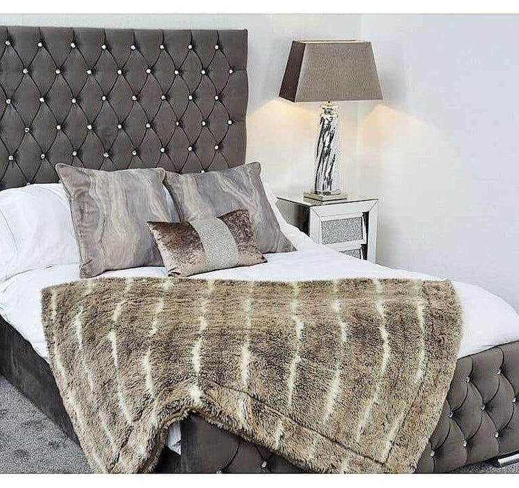 MAJESTIC BEDFRAME IN PLUSH VELVET
