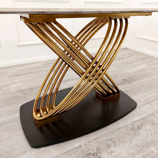 Sinteredstonediningtable sinteredstonetop golddiningchairs golddiningtable marblediningtable velvetdiningchairs velvet furniture furnitureflip décor golddiningtable chromediningtable marbletop diningroom diningroomdecor diningroomideas contemporary dining 